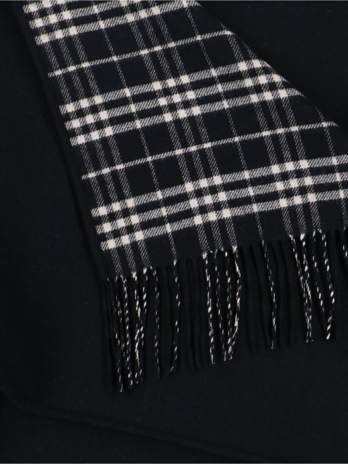 Burberry Scarfs Black